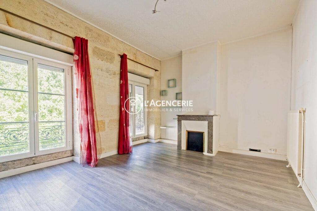 Appartement T3 type échoppe à rénover – Chartrons