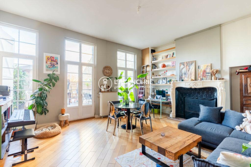 Appartement coup de coeur avec terrasse – quai des Chartrons