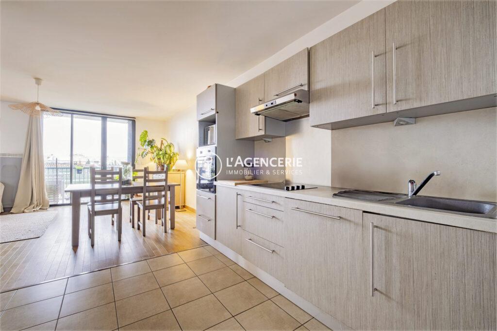 Appartement 3 pièces avec terrasse et parking privatif