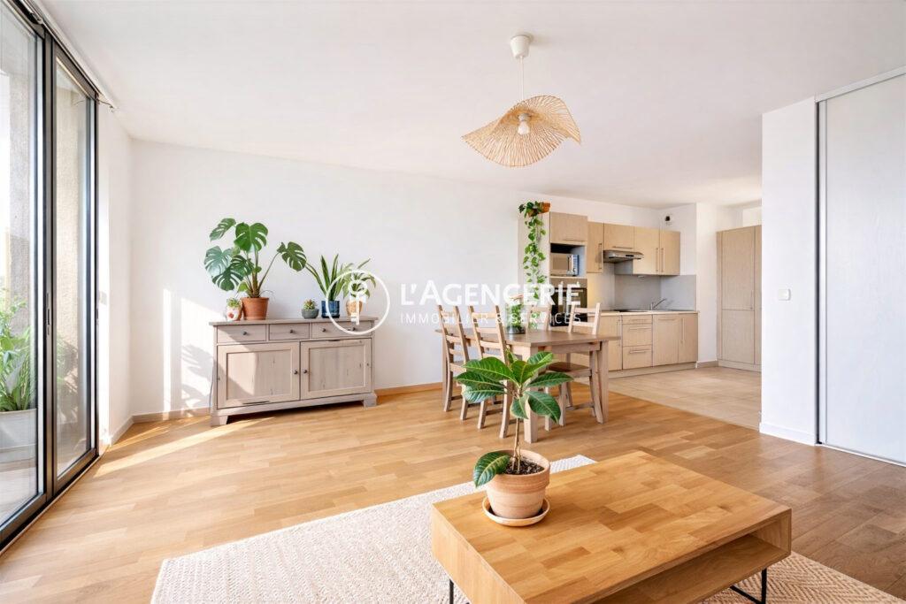 Appartement 3 pièces avec terrasse et parking privatif