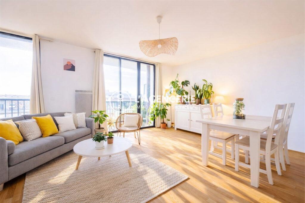 Appartement 3 pièces avec terrasse et parking privatif