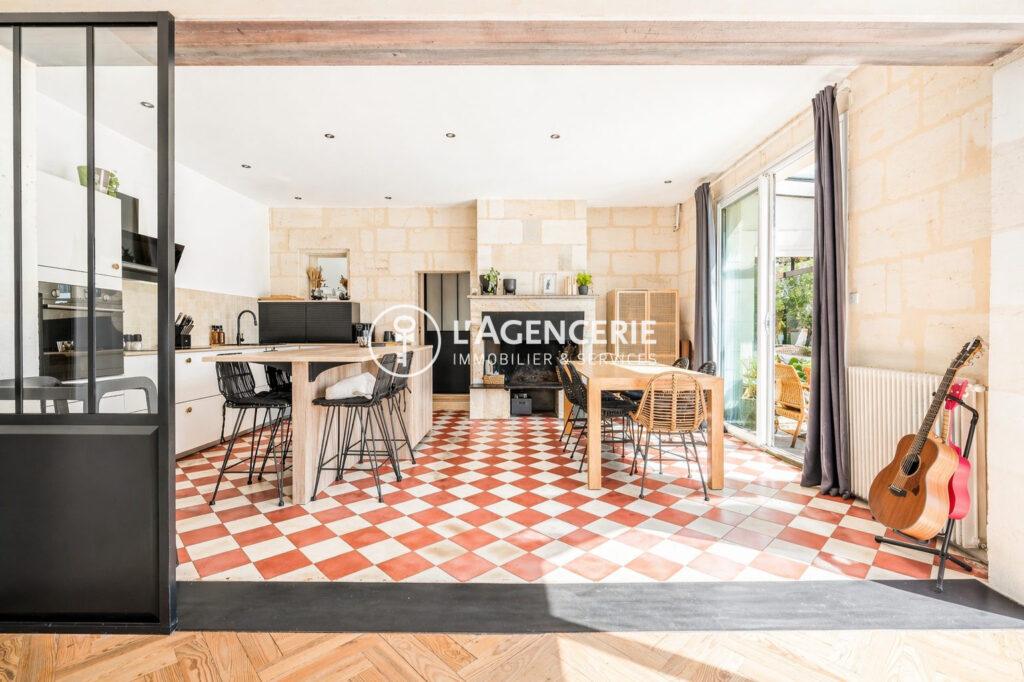 Maison en pierre avec piscine